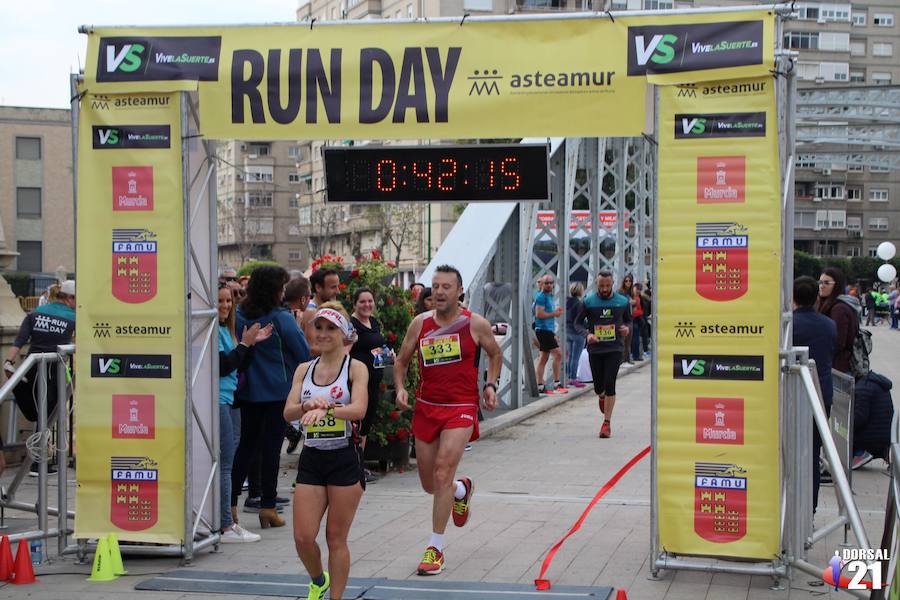 Francisco Pastor gana la prueba con un tiempo de 33:35 minutos en los 10 kilómetros, imponiéndose en féminas Saray Paredes con una marca de 42:15