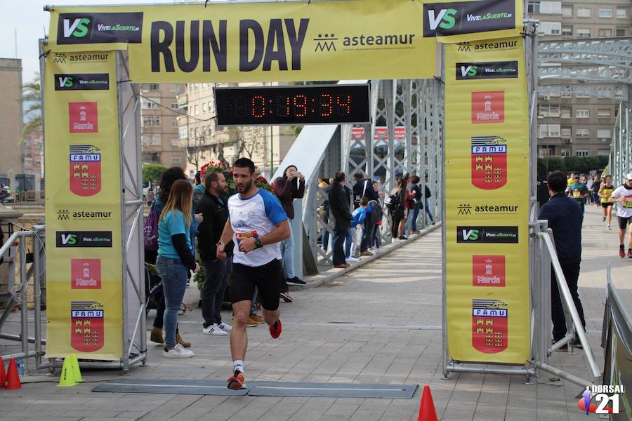 Francisco Pastor gana la prueba con un tiempo de 33:35 minutos en los 10 kilómetros, imponiéndose en féminas Saray Paredes con una marca de 42:15