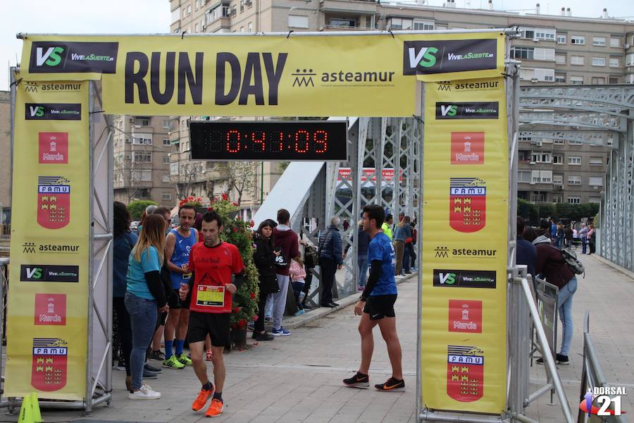 Francisco Pastor gana la prueba con un tiempo de 33:35 minutos en los 10 kilómetros, imponiéndose en féminas Saray Paredes con una marca de 42:15