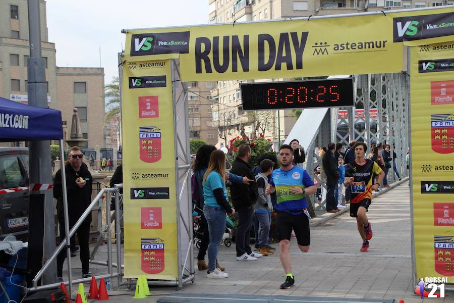 Francisco Pastor gana la prueba con un tiempo de 33:35 minutos en los 10 kilómetros, imponiéndose en féminas Saray Paredes con una marca de 42:15