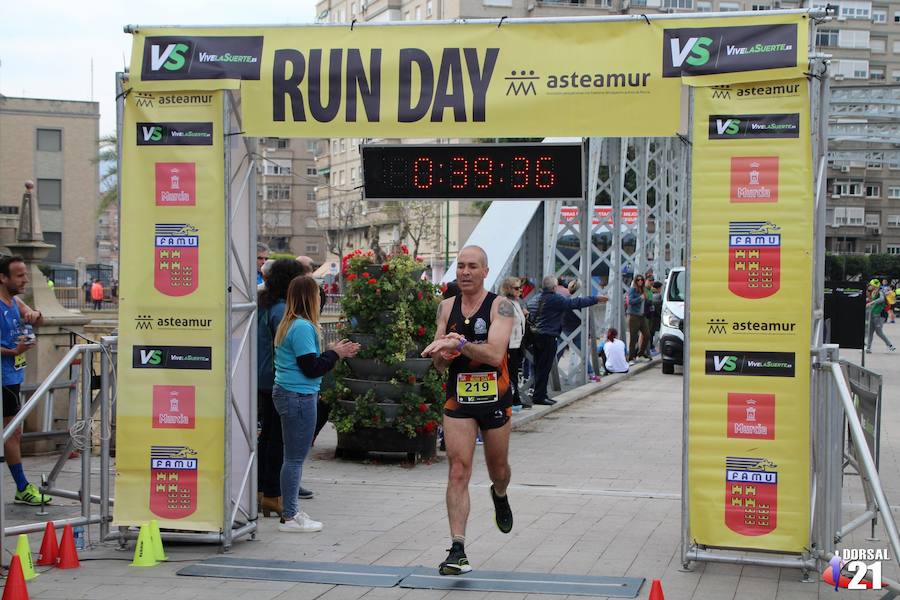 Francisco Pastor gana la prueba con un tiempo de 33:35 minutos en los 10 kilómetros, imponiéndose en féminas Saray Paredes con una marca de 42:15