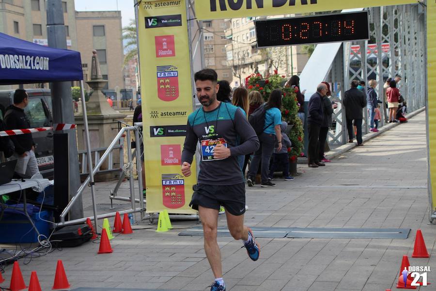 Francisco Pastor gana la prueba con un tiempo de 33:35 minutos en los 10 kilómetros, imponiéndose en féminas Saray Paredes con una marca de 42:15