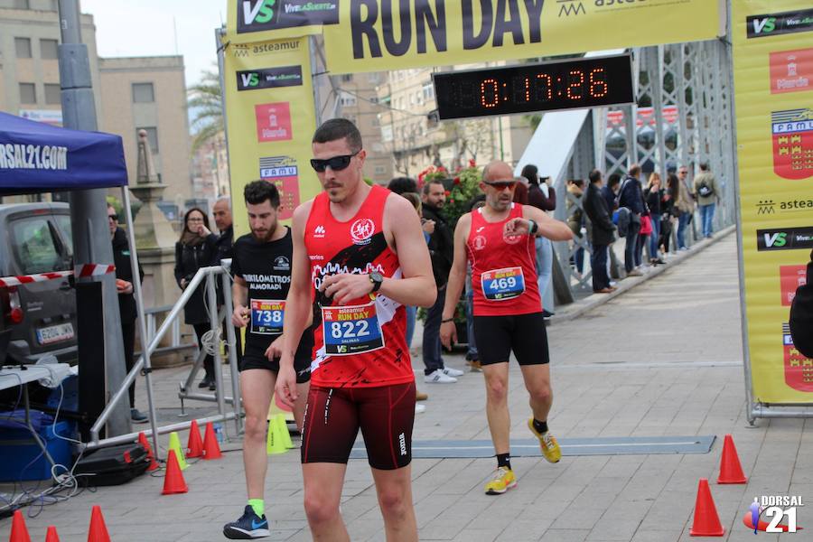 Francisco Pastor gana la prueba con un tiempo de 33:35 minutos en los 10 kilómetros, imponiéndose en féminas Saray Paredes con una marca de 42:15