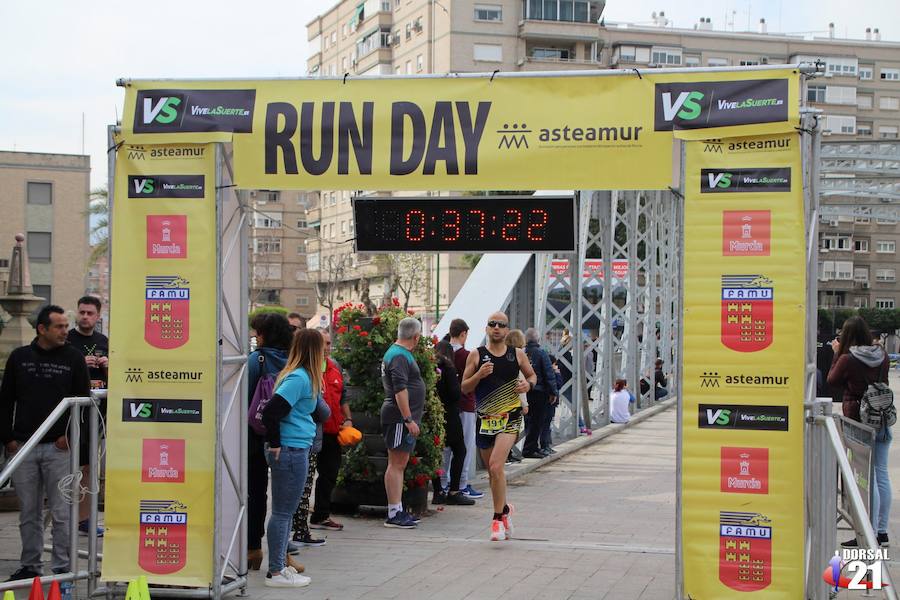 Francisco Pastor gana la prueba con un tiempo de 33:35 minutos en los 10 kilómetros, imponiéndose en féminas Saray Paredes con una marca de 42:15