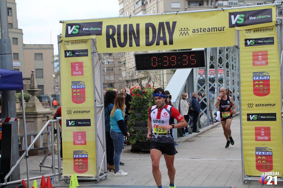 Francisco Pastor gana la prueba con un tiempo de 33:35 minutos en los 10 kilómetros, imponiéndose en féminas Saray Paredes con una marca de 42:15