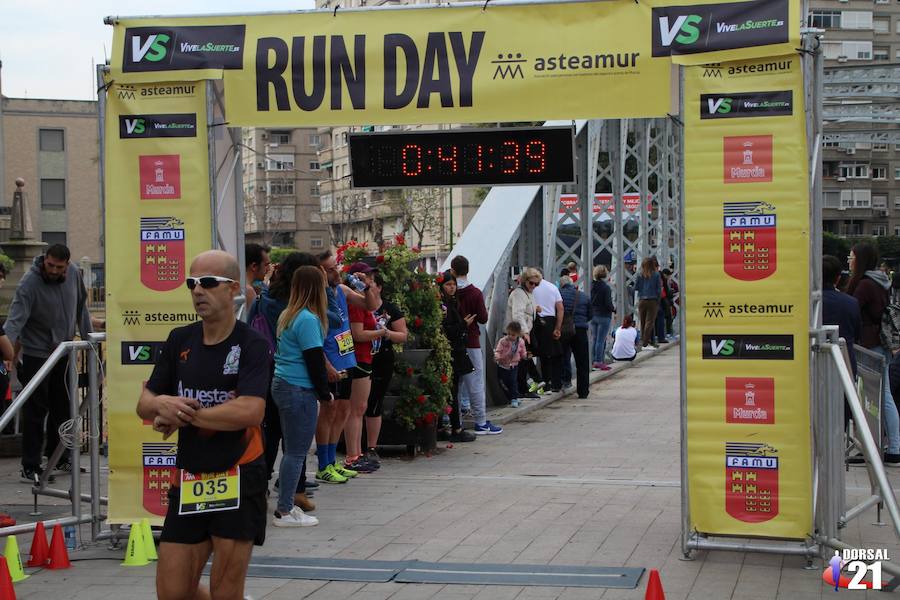 Francisco Pastor gana la prueba con un tiempo de 33:35 minutos en los 10 kilómetros, imponiéndose en féminas Saray Paredes con una marca de 42:15