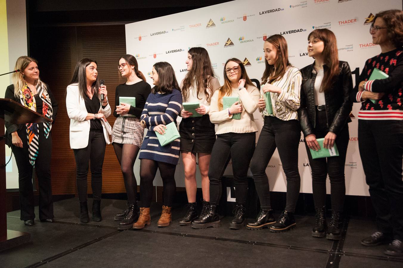 Los grupos Cazanoticias 3.0, Los Metamórficos, Weare2, Chiripifláuticos, Los Periodistas sin Fronteras y Diario IP, ganadores de la décima edición del concurso escolar 'Mi Periódico Digital'