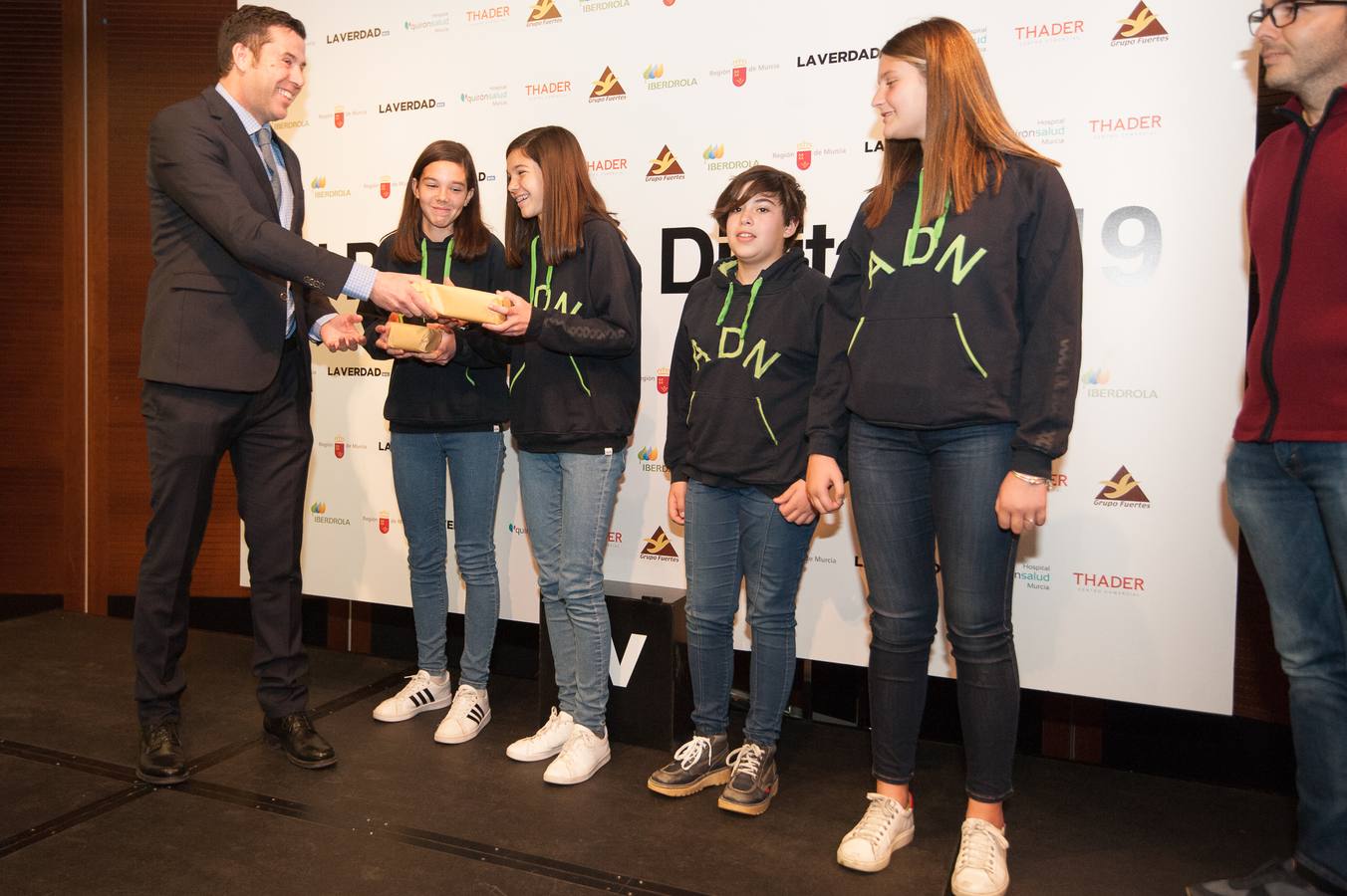 Los grupos Cazanoticias 3.0, Los Metamórficos, Weare2, Chiripifláuticos, Los Periodistas sin Fronteras y Diario IP, ganadores de la décima edición del concurso escolar 'Mi Periódico Digital'