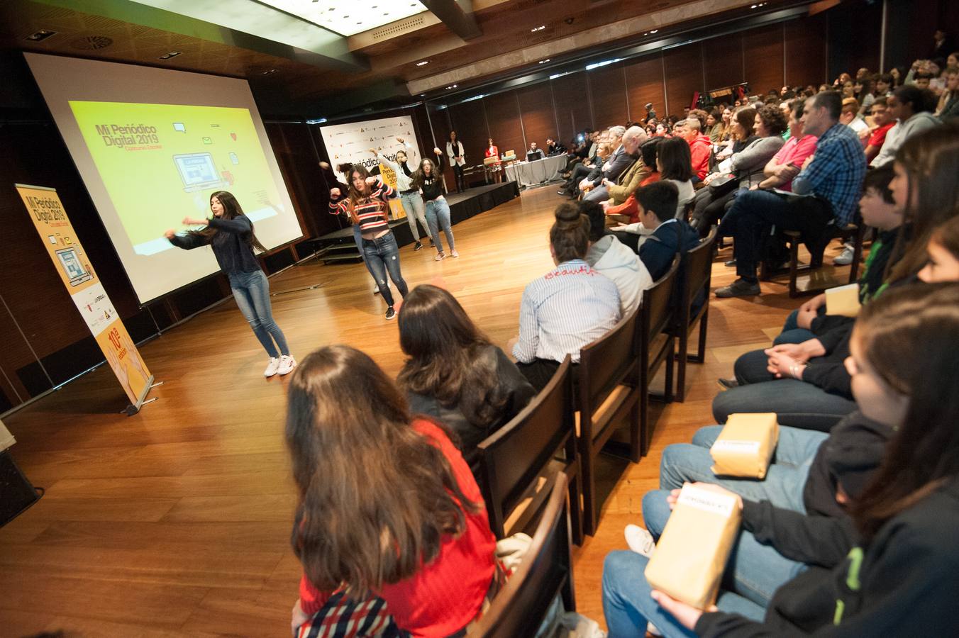 Los grupos Cazanoticias 3.0, Los Metamórficos, Weare2, Chiripifláuticos, Los Periodistas sin Fronteras y Diario IP, ganadores de la décima edición del concurso escolar 'Mi Periódico Digital'