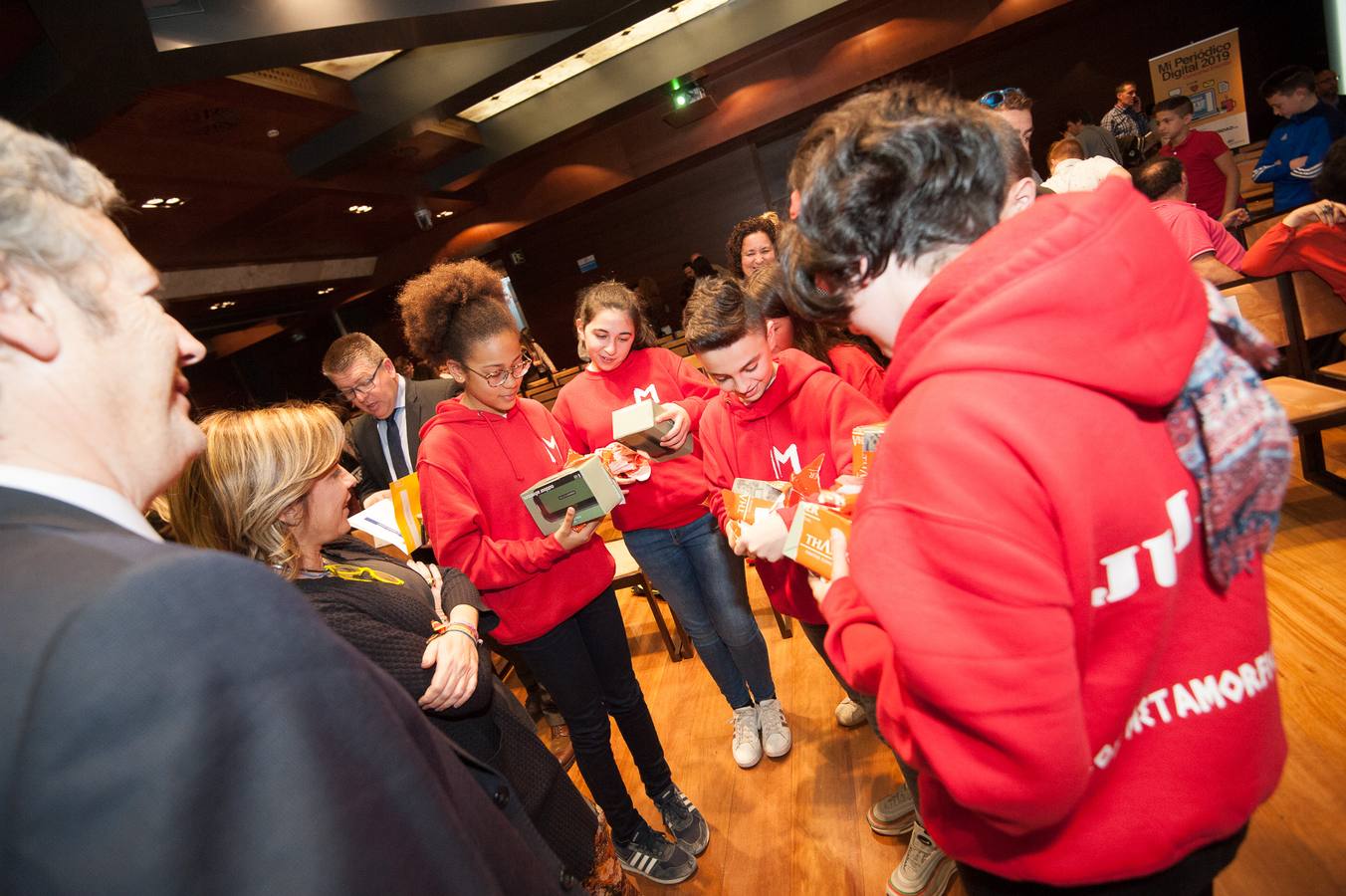 Los grupos Cazanoticias 3.0, Los Metamórficos, Weare2, Chiripifláuticos, Los Periodistas sin Fronteras y Diario IP, ganadores de la décima edición del concurso escolar 'Mi Periódico Digital'