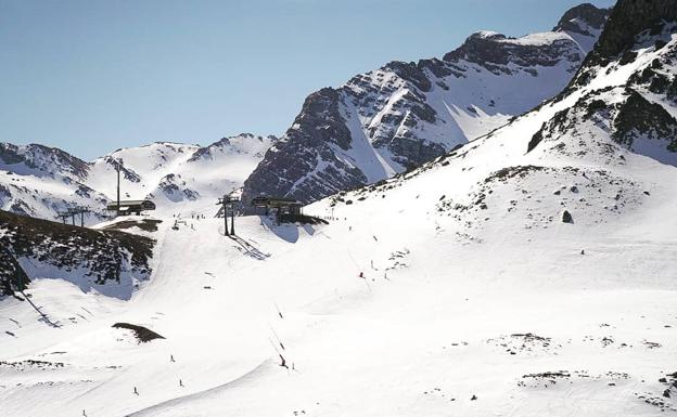 La primavera, en la estación de Formigal-Panticosa, en una época repleta de nieve