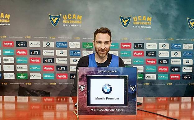 Álex Urtasun en la rueda de prensa de este martes.