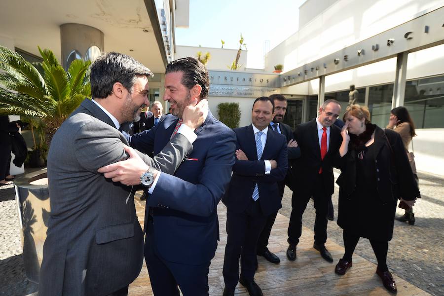 El presidente del Gobierno de España recibe una avalancha de reivindicaciones de empresarios y del Ejecutivo autónomo en su visita a la Región