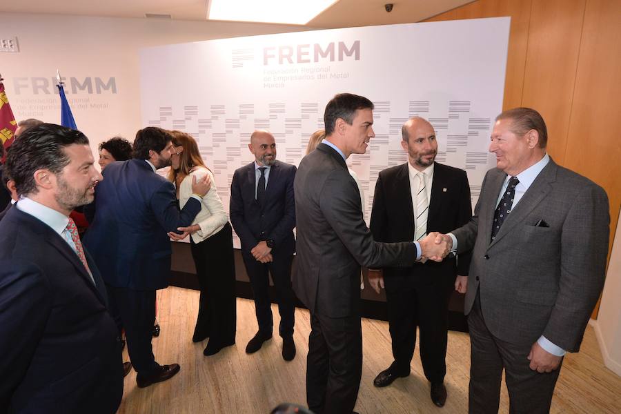 El presidente del Gobierno de España recibe una avalancha de reivindicaciones de empresarios y del Ejecutivo autónomo en su visita a la Región