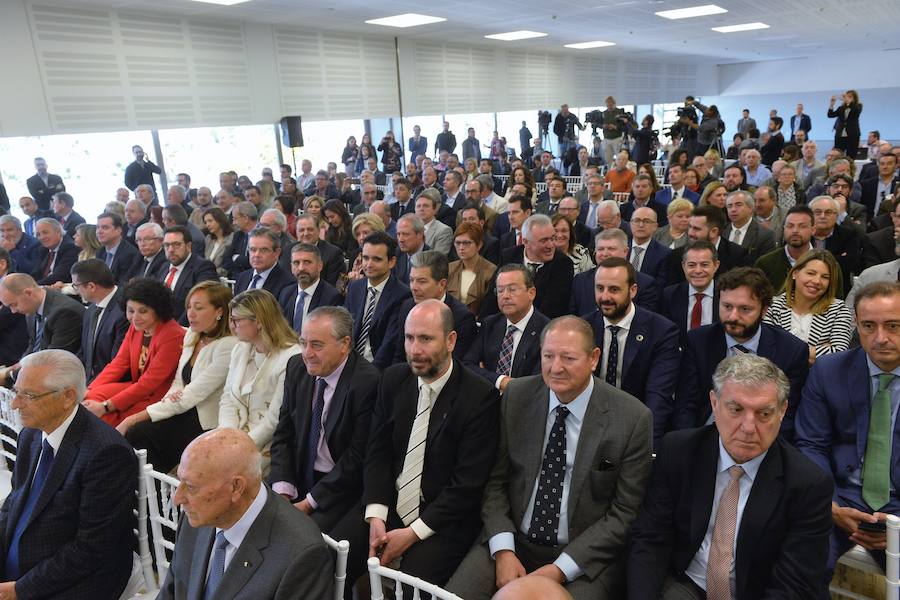 El presidente del Gobierno de España recibe una avalancha de reivindicaciones de empresarios y del Ejecutivo autónomo en su visita a la Región