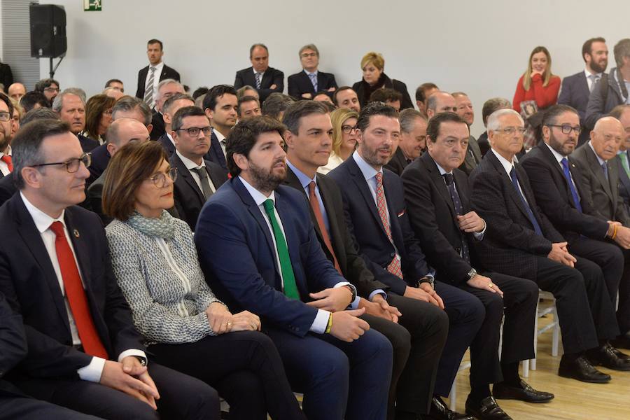 El presidente del Gobierno de España recibe una avalancha de reivindicaciones de empresarios y del Ejecutivo autónomo en su visita a la Región