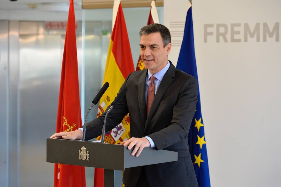 El presidente del Gobierno de España recibe una avalancha de reivindicaciones de empresarios y del Ejecutivo autónomo en su visita a la Región