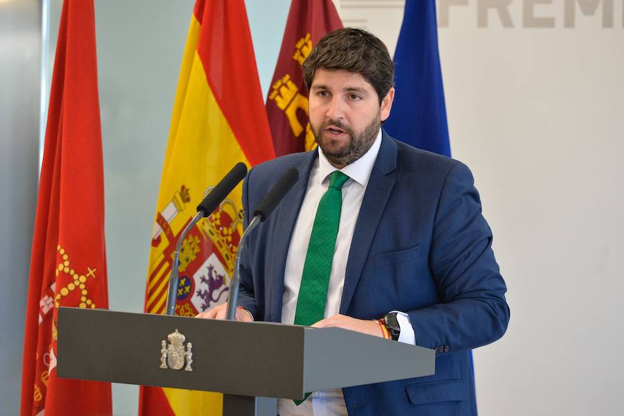 El presidente del Gobierno de España recibe una avalancha de reivindicaciones de empresarios y del Ejecutivo autónomo en su visita a la Región