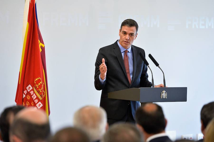 El presidente del Gobierno de España recibe una avalancha de reivindicaciones de empresarios y del Ejecutivo autónomo en su visita a la Región