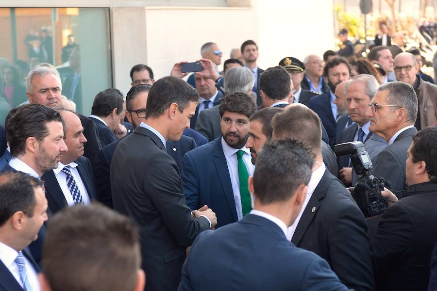 El presidente del Gobierno de España recibe una avalancha de reivindicaciones de empresarios y del Ejecutivo autónomo en su visita a la Región