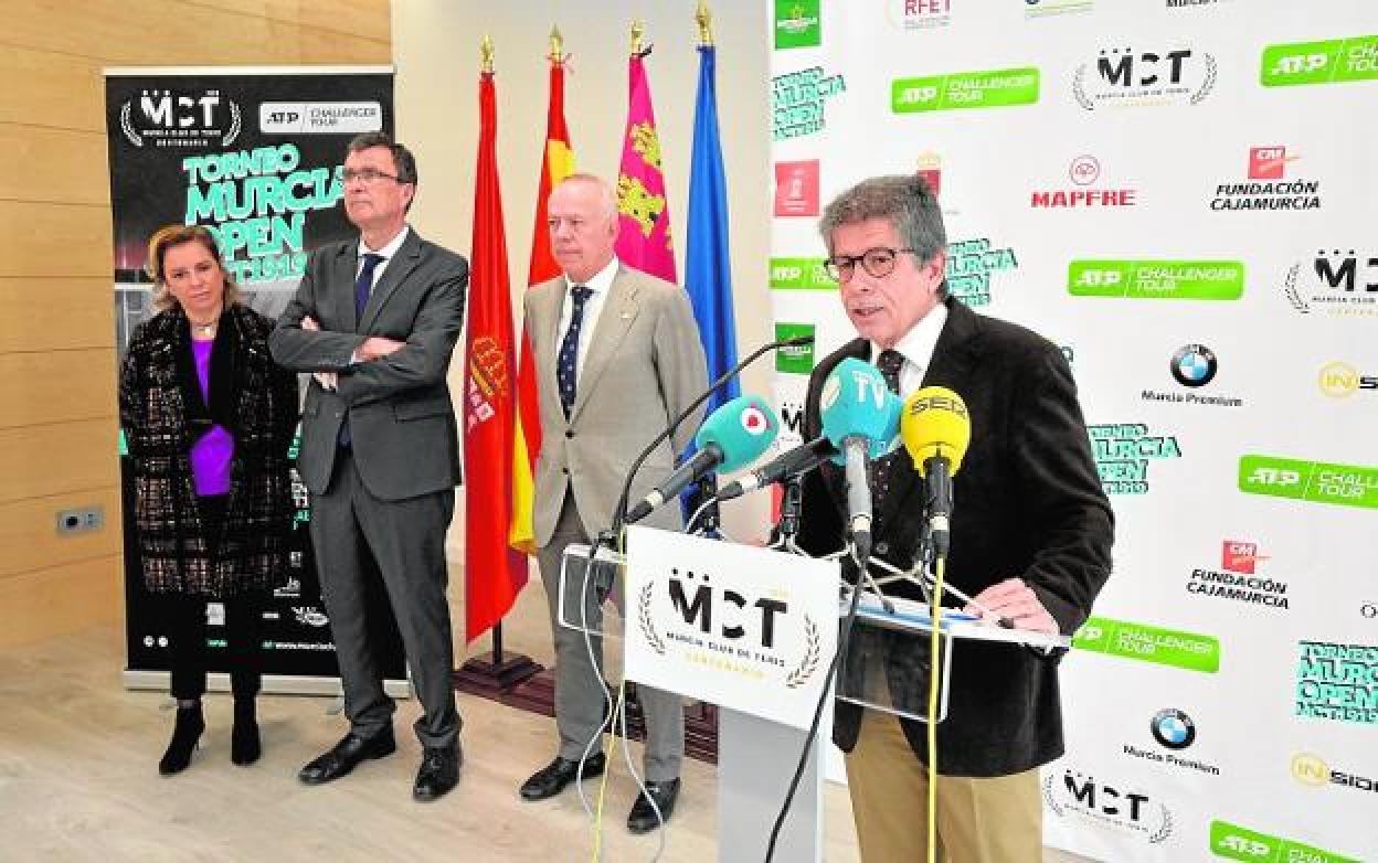 Adela Martínez-Cachá, consejera de Educación, Cultura y Deporte; José Ballesta, alcalde de Murcia; Antonio Martínez Cascales, vicepresidente de la Española; y Antonio Saura, presidente del MCT. 