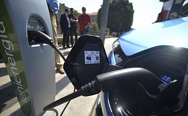 Ayudas al coche eléctrico: abierto el plazo para pedir hasta 6.000 euros para comprar un nuevo vehículo con el Plan MOVES