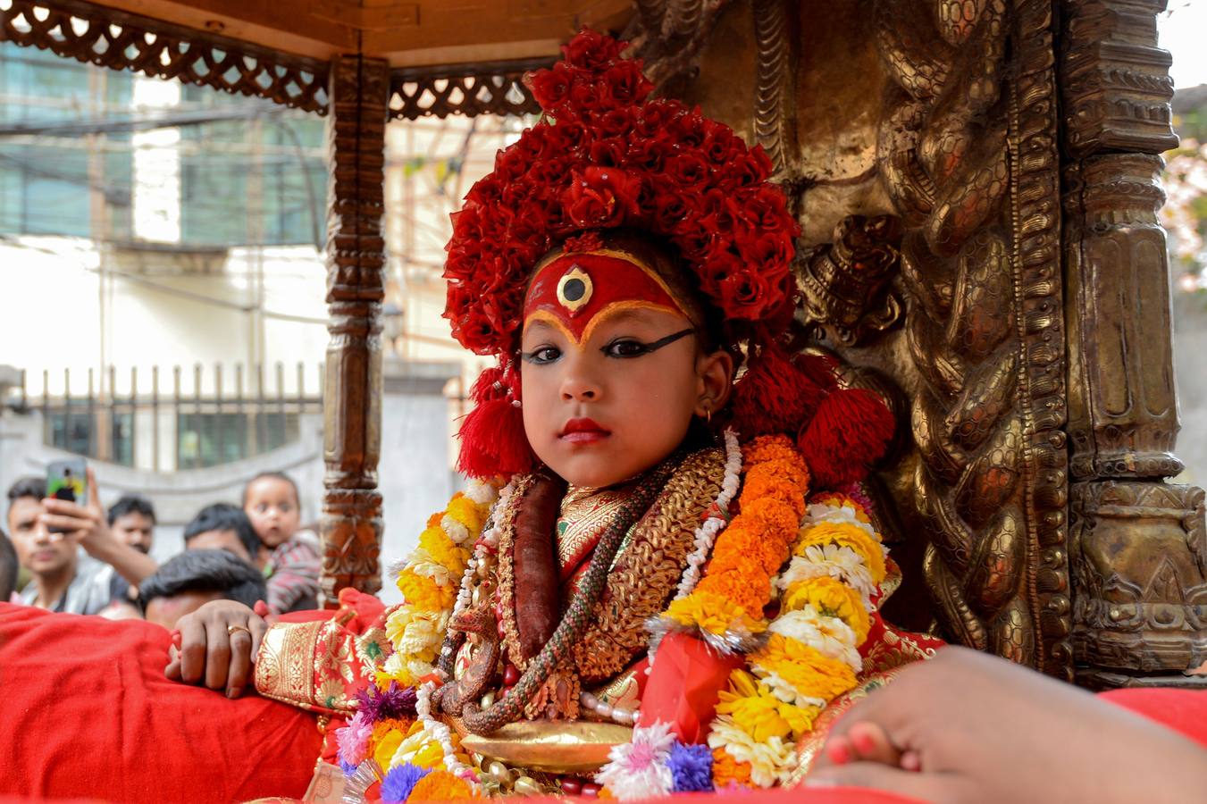 Celebración del tradicional festival hípico Ghode Jatra en Katmandú (Nepal). Este evento lo organiza el Ejército nepalés para alejar a los demonios. Miles de ciudadanos de todo el país asisten al festival.