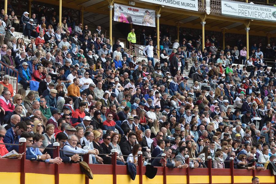 El festival de la AECC celebra su XXV edición con un gran espectáculo. Trece orejas y tres rabos en un festejo de alto nivel artístico