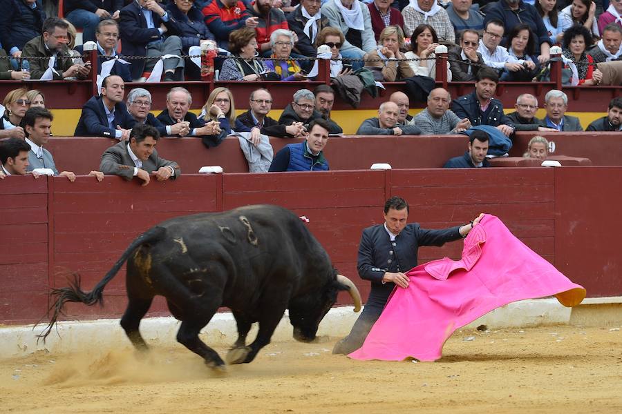 El festival de la AECC celebra su XXV edición con un gran espectáculo. Trece orejas y tres rabos en un festejo de alto nivel artístico