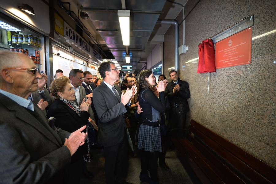 En el día que cumpliría 76 años, el también cronista oficial de la ciudad, que falleció el pasado mes de noviembre, fue el protagonista de un acto en el que se presentó las insignias con las que contará por la labor llevada a cabo