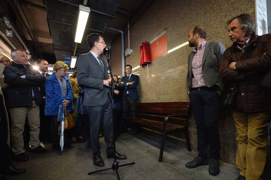 En el día que cumpliría 76 años, el también cronista oficial de la ciudad, que falleció el pasado mes de noviembre, fue el protagonista de un acto en el que se presentó las insignias con las que contará por la labor llevada a cabo