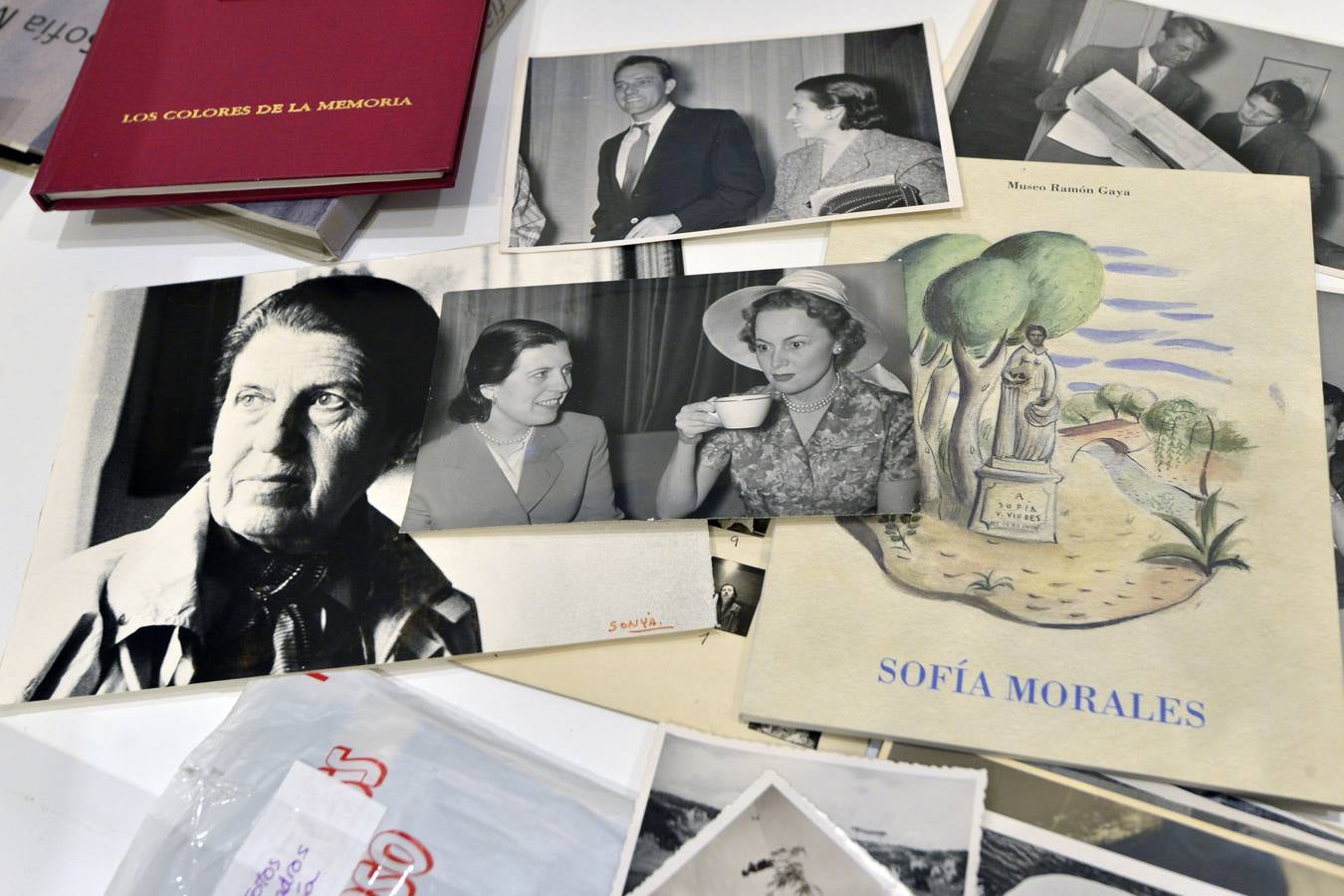 Hasta el 16 de junio se podrá ver la retrospectiva dedicada a una artista que ejerció la crítica de cine y se codeó con artistas de Hollywood