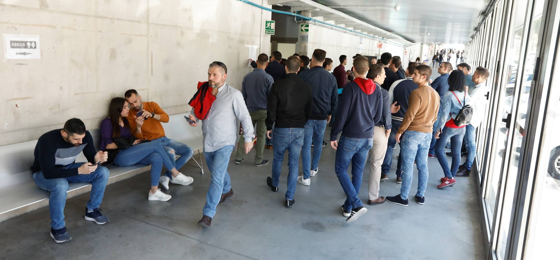 El Aulario del Campus de Espinardo acogió este viernes por la tarde prueba teórica, la primera de las cinco que tendrán que realiza los aspirantes