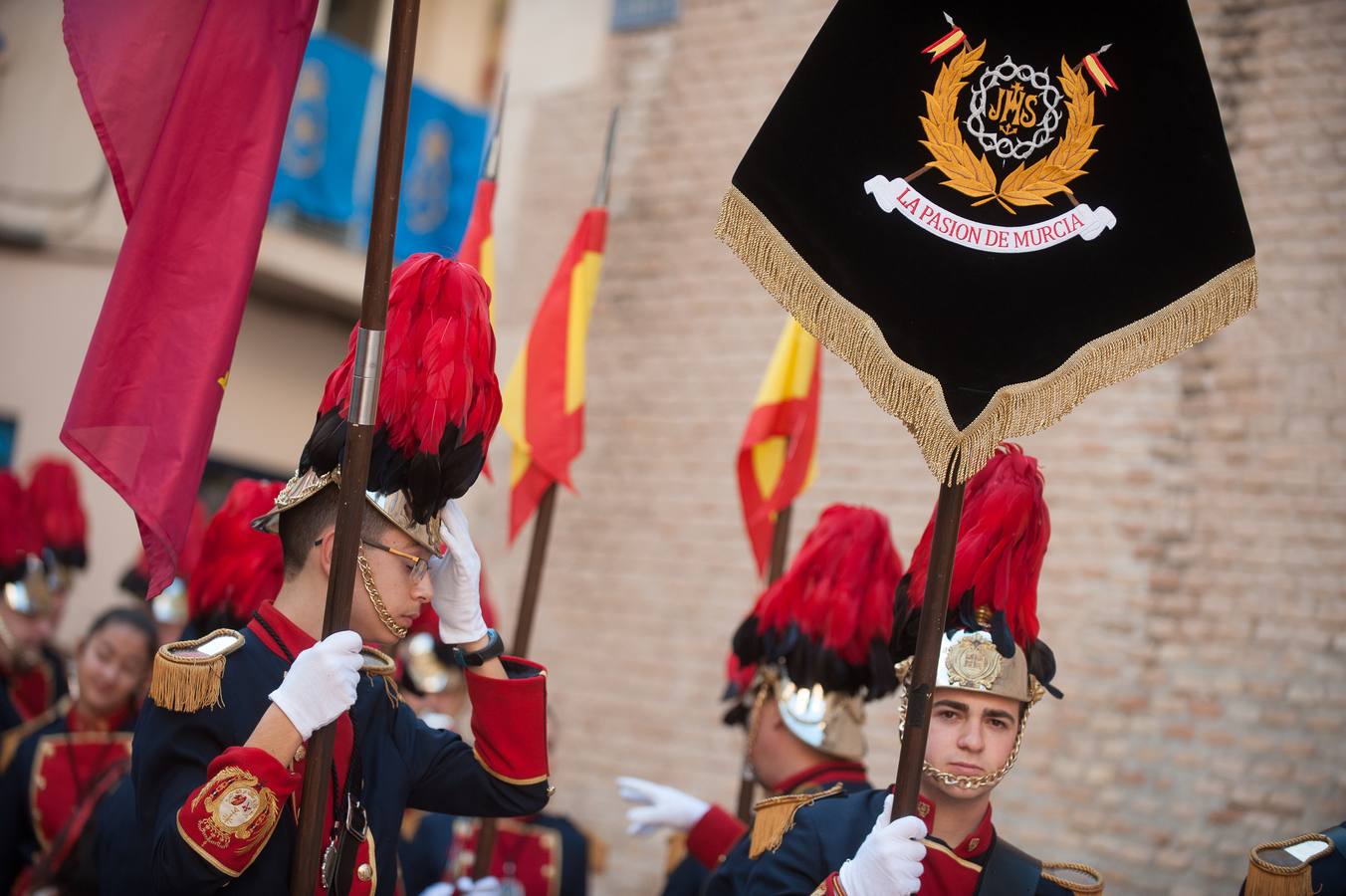 El paso de La Flagelación celebró su 25 aniversario en un desfile que cuajó de espectadores las calles más nazarenas