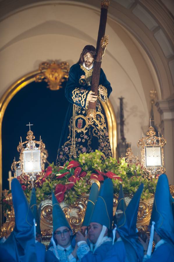 El paso de La Flagelación celebró su 25 aniversario en un desfile que cuajó de espectadores las calles más nazarenas