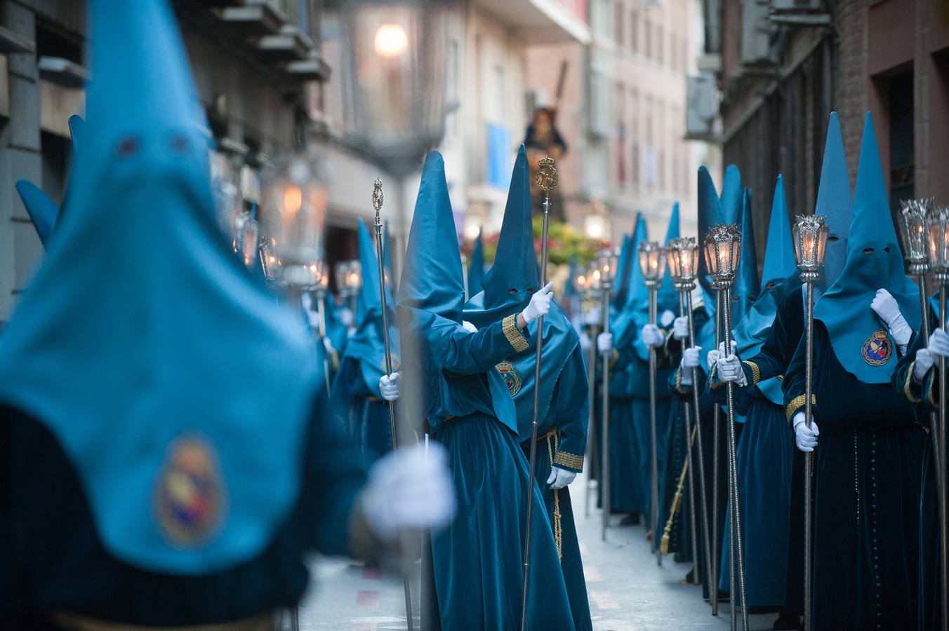 El paso de La Flagelación celebró su 25 aniversario en un desfile que cuajó de espectadores las calles más nazarenas