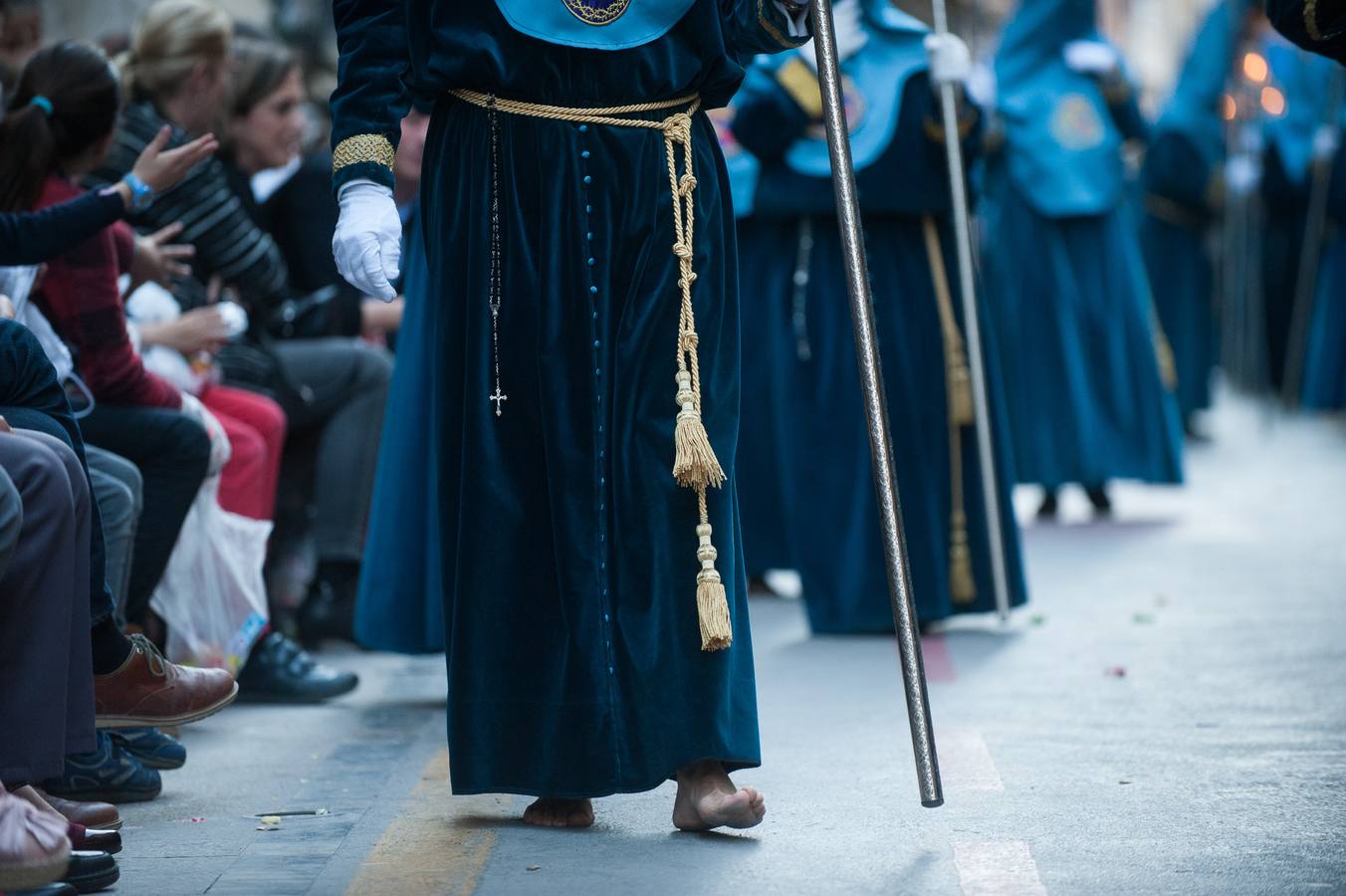 El paso de La Flagelación celebró su 25 aniversario en un desfile que cuajó de espectadores las calles más nazarenas