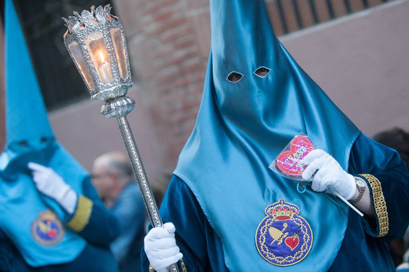 El paso de La Flagelación celebró su 25 aniversario en un desfile que cuajó de espectadores las calles más nazarenas