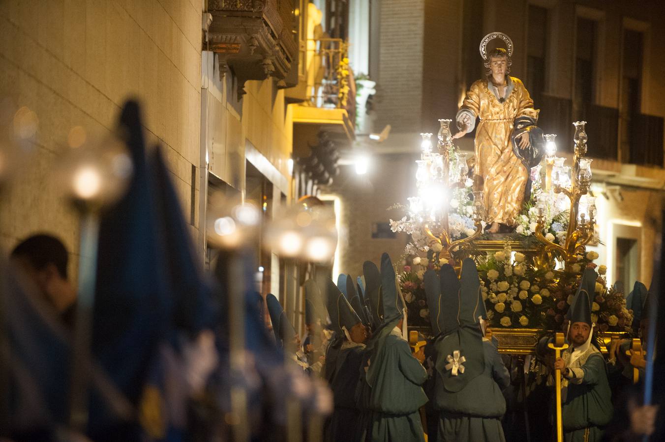 El paso de La Flagelación celebró su 25 aniversario en un desfile que cuajó de espectadores las calles más nazarenas