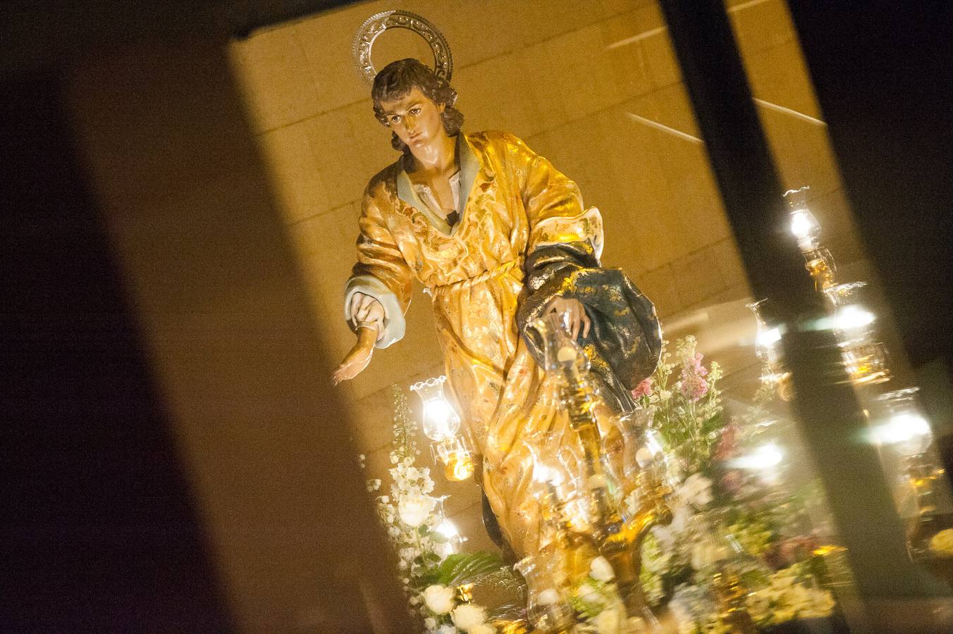 El paso de La Flagelación celebró su 25 aniversario en un desfile que cuajó de espectadores las calles más nazarenas