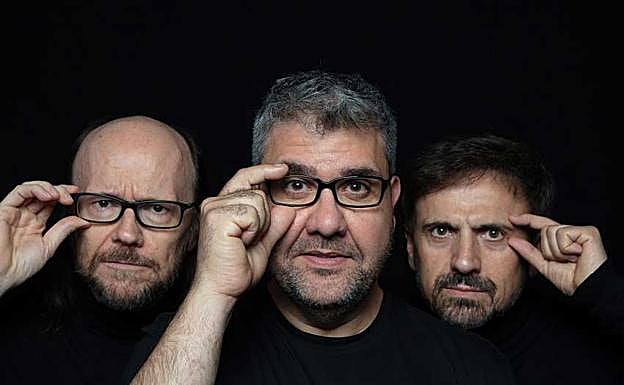 Los cómicos Santiago Segura (i), Florentino Fernández (c) y José Mota (d). 