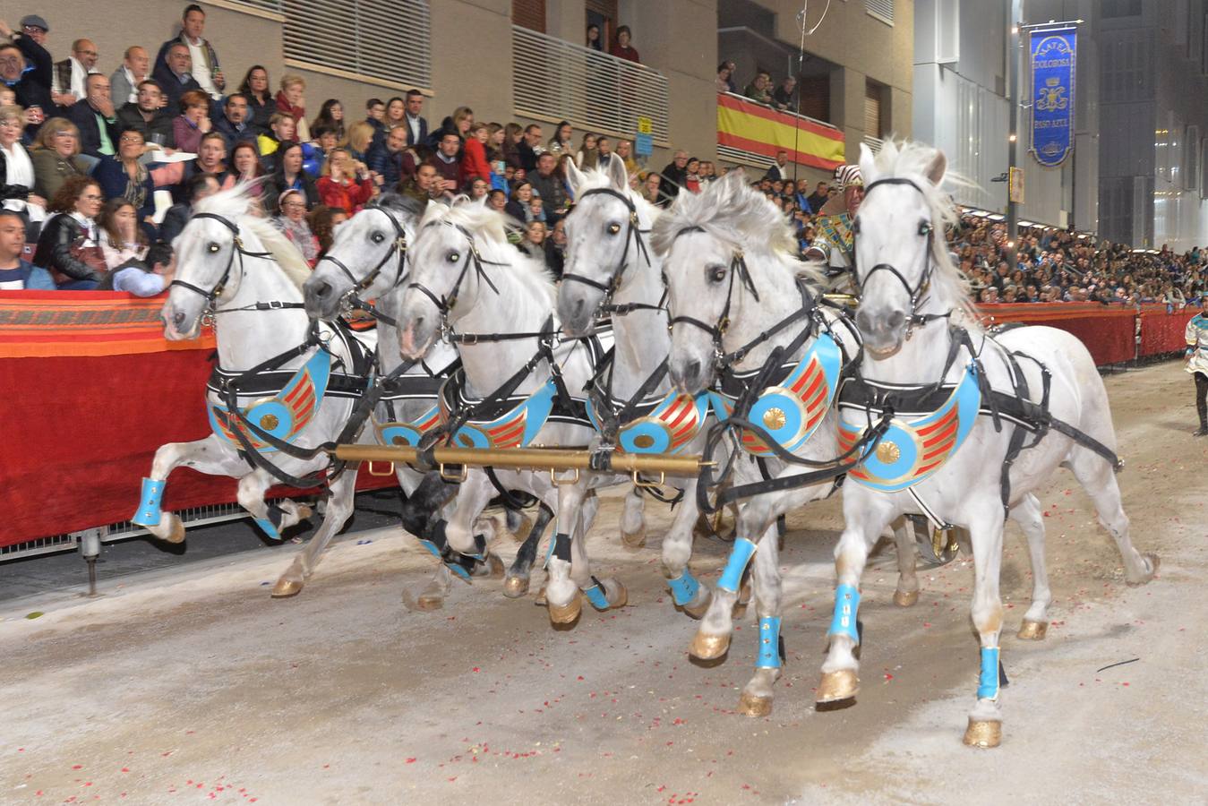 La imagen titular del Paso Azul recorrió la ciudad en su trono en andas en la primera procesión de la Semana Santa lorquina