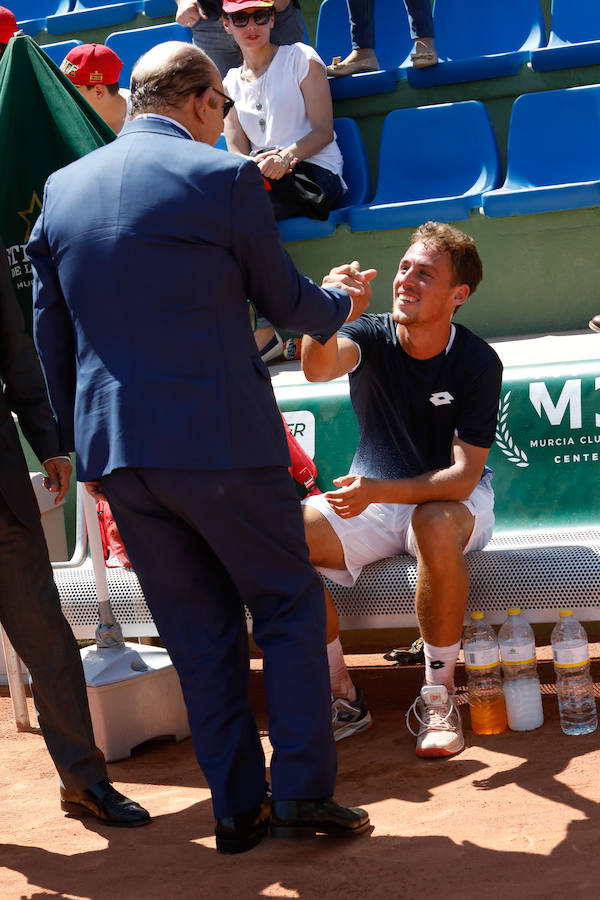 El tenista tinerfeño se sobrepuso a la derrota en el primer set (2-6) superando con contundencia a su rival en los dos siguientes parciales (6-0 y 6-2)