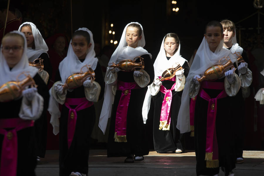 Hebreos y nazarenos californios representan la entrada de Jesús en Jerusalén