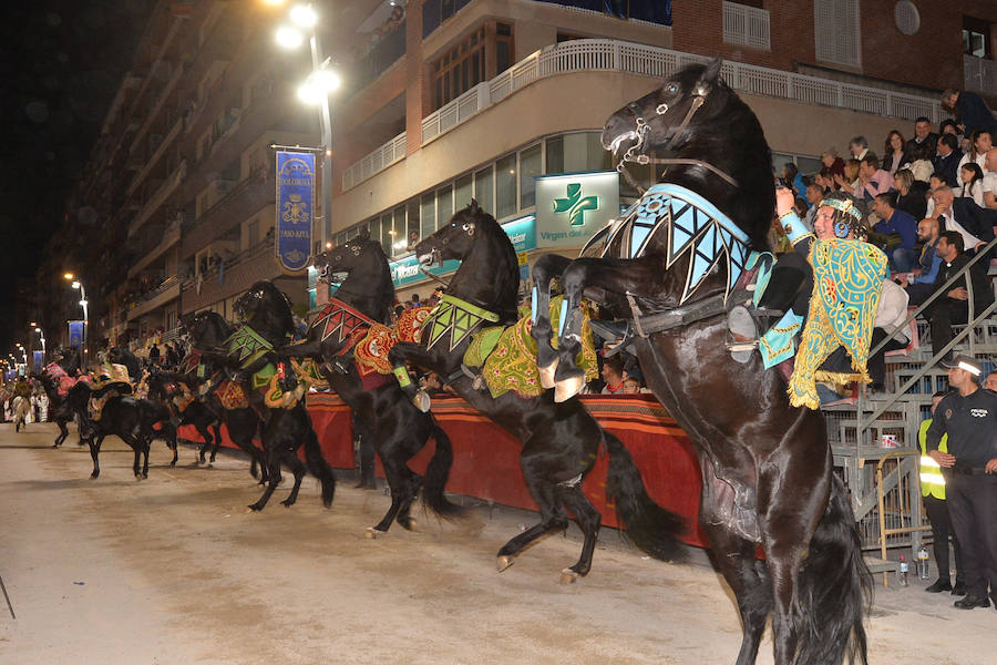 El pueblo hebreo inunda la carrera con los más de 1.000 figurantes que acompañaron a Jesús. La caballería de la reina de Saba puso en pie a los espectadore