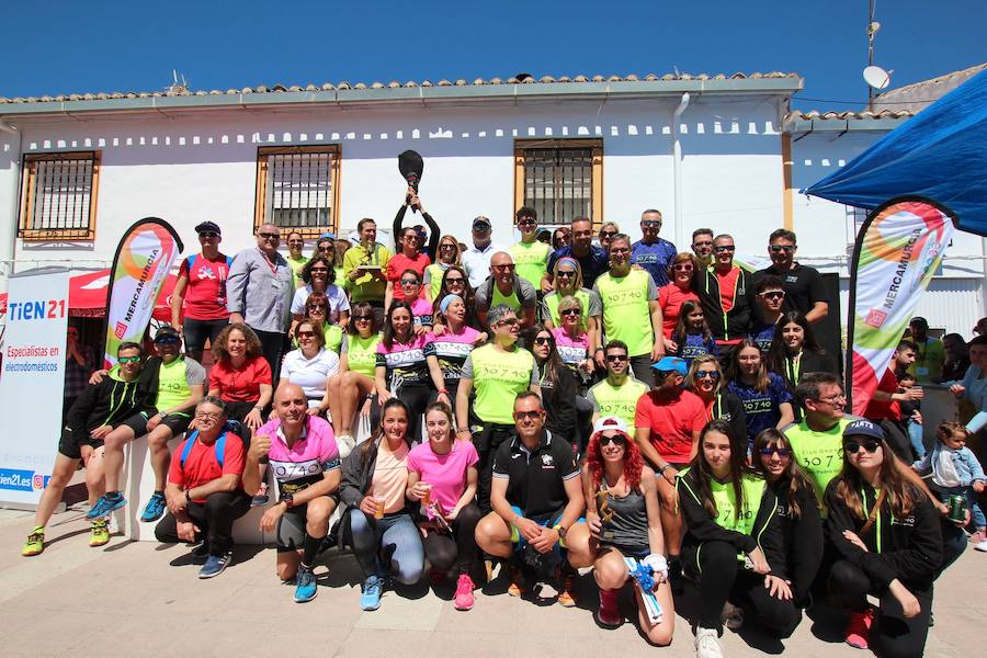 El corredor se lleva la prueba con una marca de 39:52 minutos, por los 47:36 de la atleta