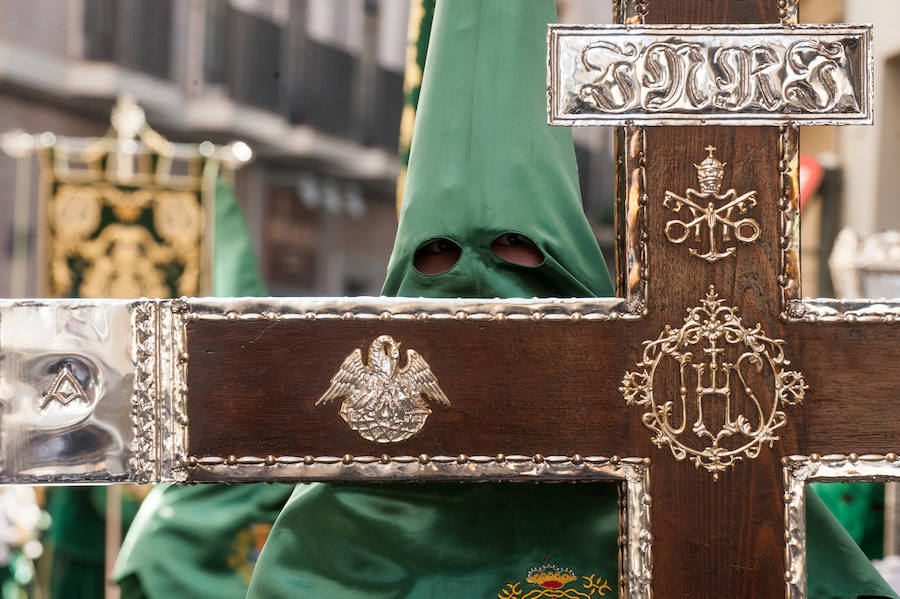 El cortejo que inicia su estación de penitencia en el corazón de la ciudad estrenó gallo en el paso de San Pedro Arrepentido