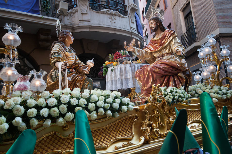 El cortejo que inicia su estación de penitencia en el corazón de la ciudad estrenó gallo en el paso de San Pedro Arrepentido