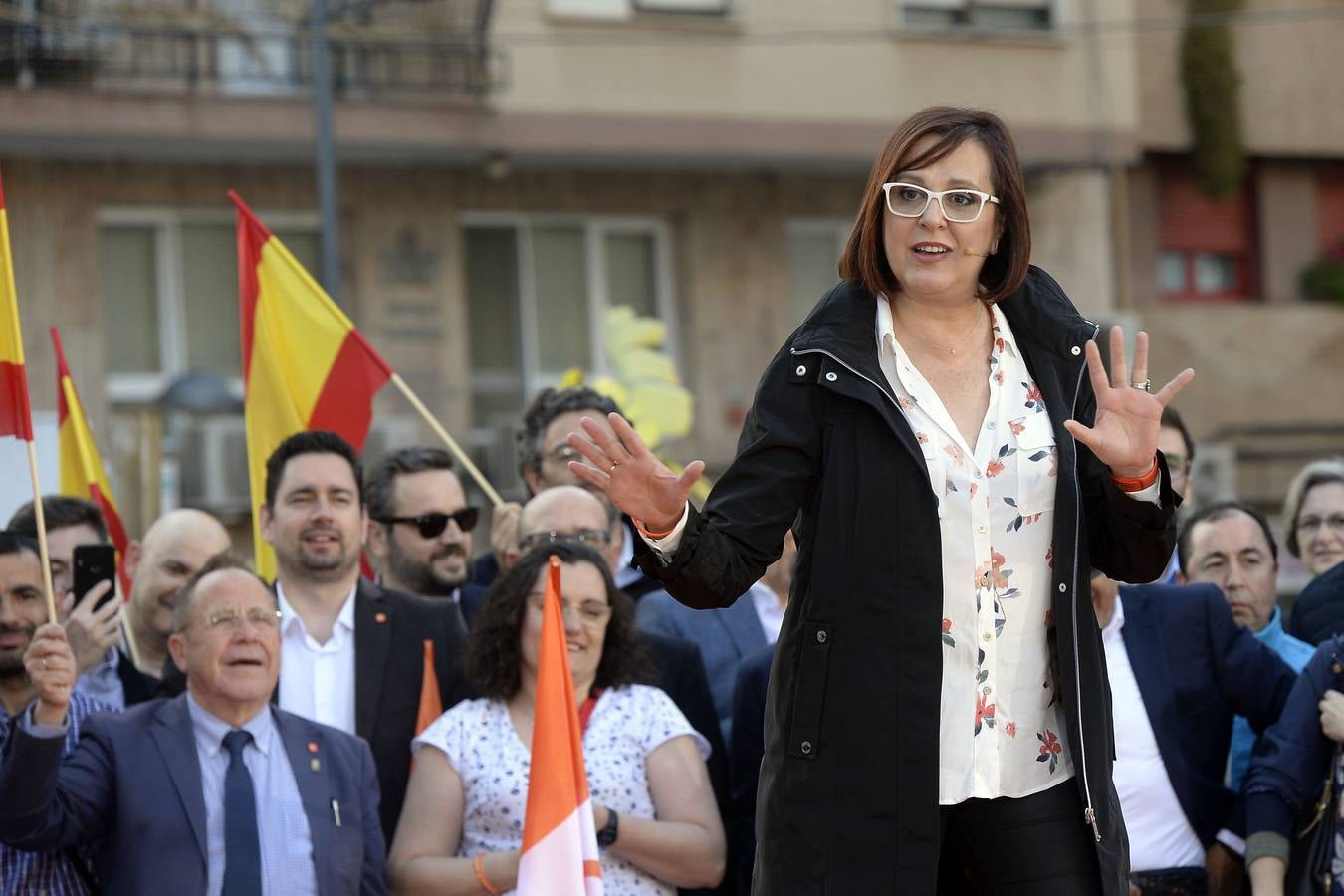 El candidato de Ciudadanos a la presidencia del Gobierno protagoniza un acto en la plaza de Europa, acompañado de Miguel Garaulet, Isabel Franco y Edmundo Bal