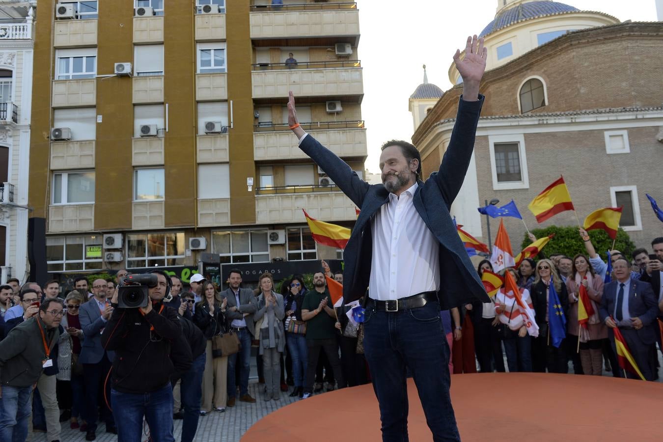 El candidato de Ciudadanos a la presidencia del Gobierno protagoniza un acto en la plaza de Europa, acompañado de Miguel Garaulet, Isabel Franco y Edmundo Bal